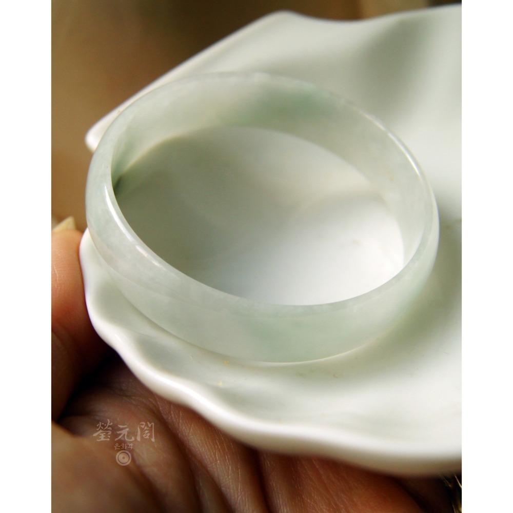 【瑩元閣】《冰糯淡綠輕飄花》公主鐲/天然緬甸玉翡翠a貨/手圍17.2/圈口52.7/JB-0166在台現貨當日寄出【台証-細節圖8