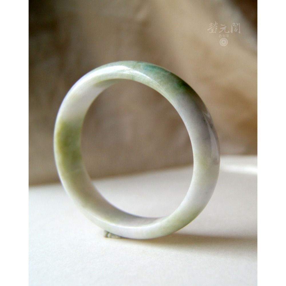 【瑩元閣】《冰糯翠綠含紫》貴妃鐲/天然緬甸玉翡翠a貨/手圍17.1/圈口53.8*46/JB-0177現貨當天寄出-細節圖2