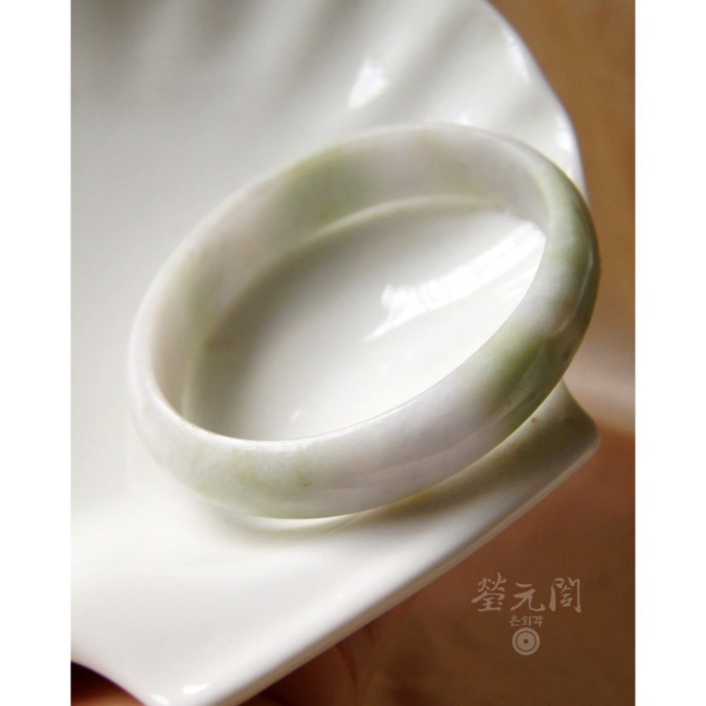 【瑩元閣】《冰糯翠綠含紫》貴妃鐲/天然緬甸玉翡翠a貨/手圍17.1/圈口53.8*46/JB-0177現貨當天寄出-細節圖3