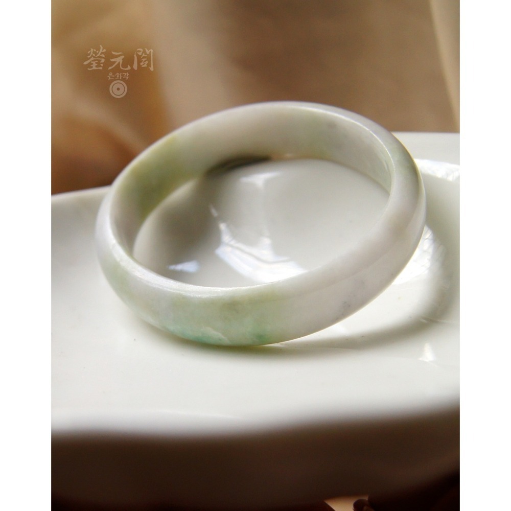 【瑩元閣】《冰糯翠綠含紫》貴妃鐲/天然緬甸玉翡翠a貨/手圍17.1/圈口53.8*46/JB-0177現貨當天寄出-細節圖4