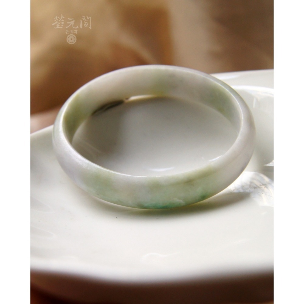 【瑩元閣】《冰糯翠綠含紫》貴妃鐲/天然緬甸玉翡翠a貨/手圍17.1/圈口53.8*46/JB-0177現貨當天寄出-細節圖5