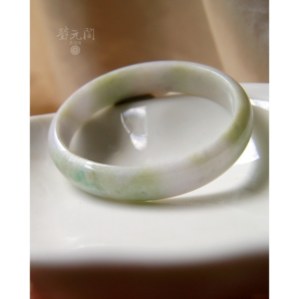 【瑩元閣】《冰糯翠綠含紫》貴妃鐲/天然緬甸玉翡翠a貨/手圍17.1/圈口53.8*46/JB-0177現貨當天寄出-細節圖9