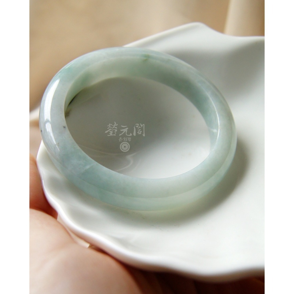 【瑩元閣】💚《老坑冰淡藍綠》💚平安鐲/天然緬甸玉翡翠a貨/手圍17.4/圈口53.3/JB-0179現貨當日寄出-細節圖6