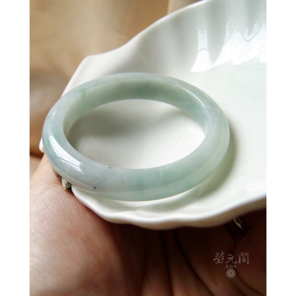 【瑩元閣】💚《老坑冰淡藍綠》💚平安鐲/天然緬甸玉翡翠a貨/手圍17.4/圈口53.3/JB-0179現貨當日寄出-細節圖8
