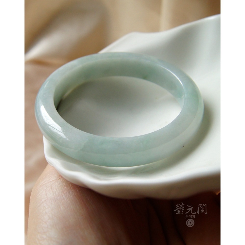 【瑩元閣】💚《老坑冰淡藍綠》💚平安鐲/天然緬甸玉翡翠a貨/手圍17.4/圈口53.3/JB-0179現貨當日寄出-細節圖10