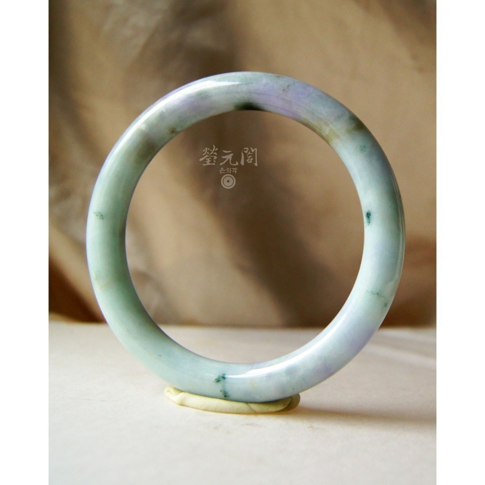 【瑩元閣】《冰糯奶綠嫩紫春彩飄花》天然緬甸玉翡翠a貨/福鐲/圓骨鐲/手圍17.9-18.5/圈口55/JB-018【台証-細節圖2