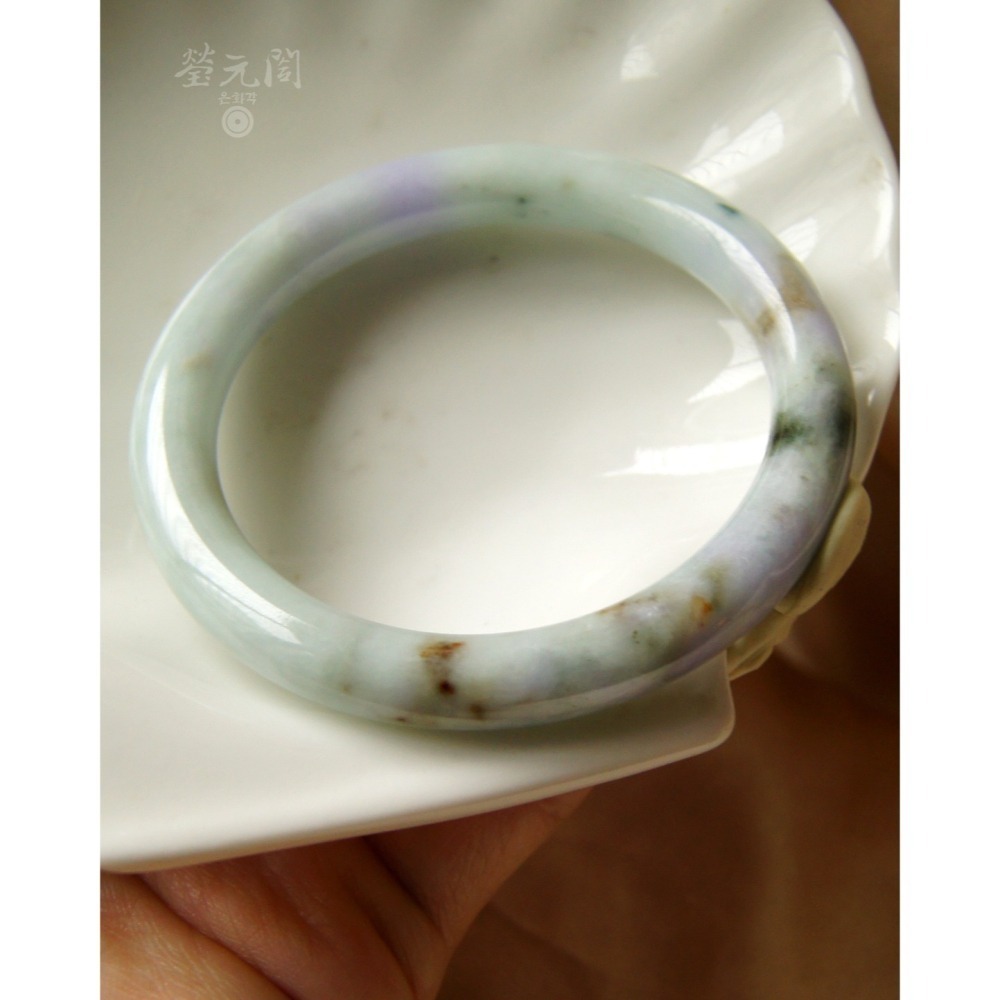 【瑩元閣】《冰糯奶綠嫩紫春彩飄花》天然緬甸玉翡翠a貨/福鐲/圓骨鐲/手圍17.9-18.5/圈口55/JB-018【台証-細節圖3
