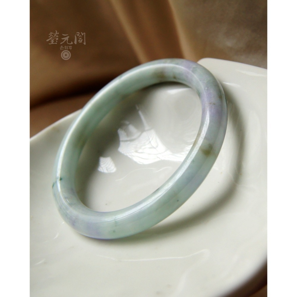 【瑩元閣】《冰糯奶綠嫩紫春彩飄花》天然緬甸玉翡翠a貨/福鐲/圓骨鐲/手圍17.9-18.5/圈口55/JB-018【台証-細節圖4