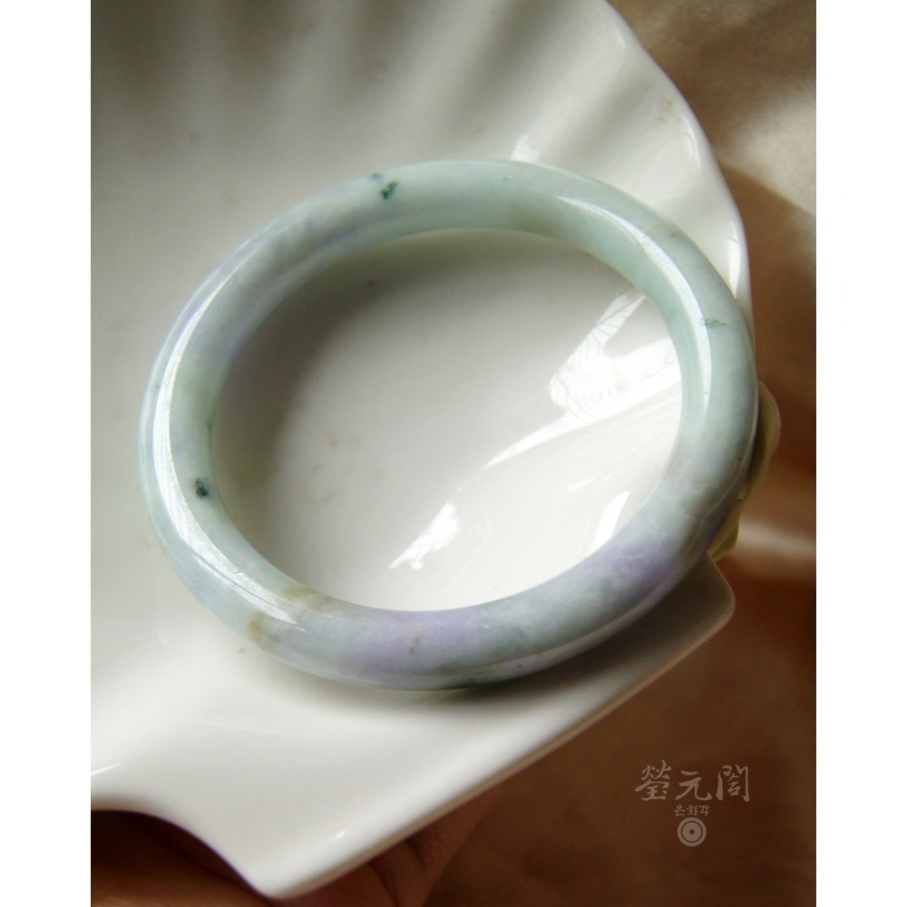 【瑩元閣】《冰糯奶綠嫩紫春彩飄花》天然緬甸玉翡翠a貨/福鐲/圓骨鐲/手圍17.9-18.5/圈口55/JB-018【台証-細節圖5