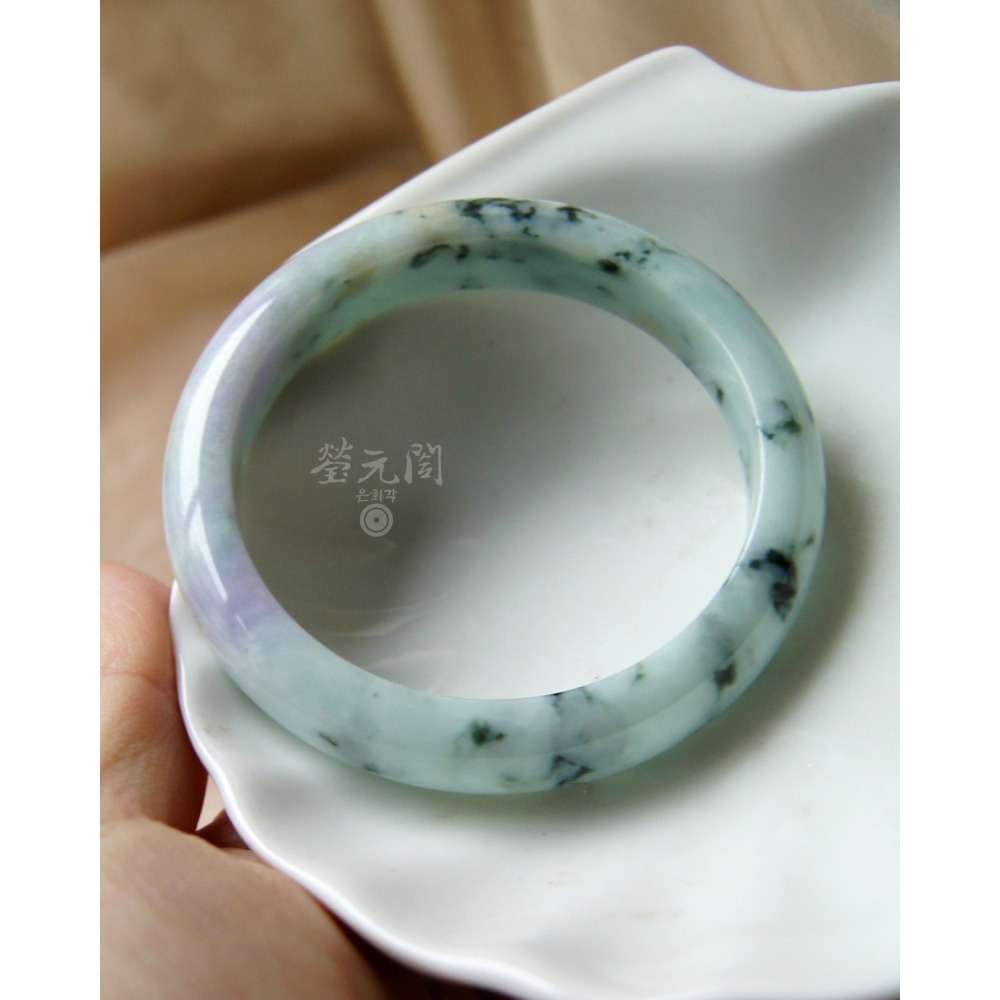 【瑩元閣】海帶芽《冰糯奶綠春彩飄蘭花》天然緬甸玉/翡翠a貨/平安鐲/手圍18.3/圈口56.4/JB-0187現貨【台証-細節圖4