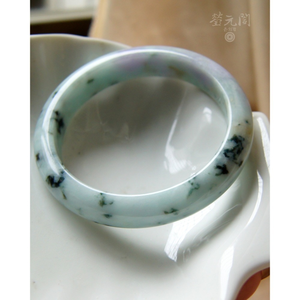 【瑩元閣】海帶芽《冰糯奶綠春彩飄蘭花》天然緬甸玉/翡翠a貨/平安鐲/手圍18.3/圈口56.4/JB-0187現貨【台証-細節圖6