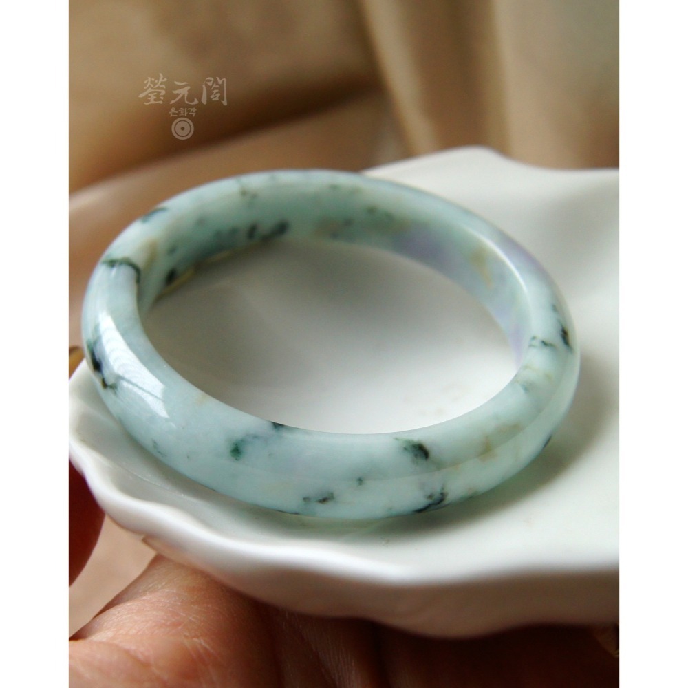 【瑩元閣】海帶芽《冰糯奶綠春彩飄蘭花》天然緬甸玉/翡翠a貨/平安鐲/手圍18.3/圈口56.4/JB-0187現貨【台証-細節圖9