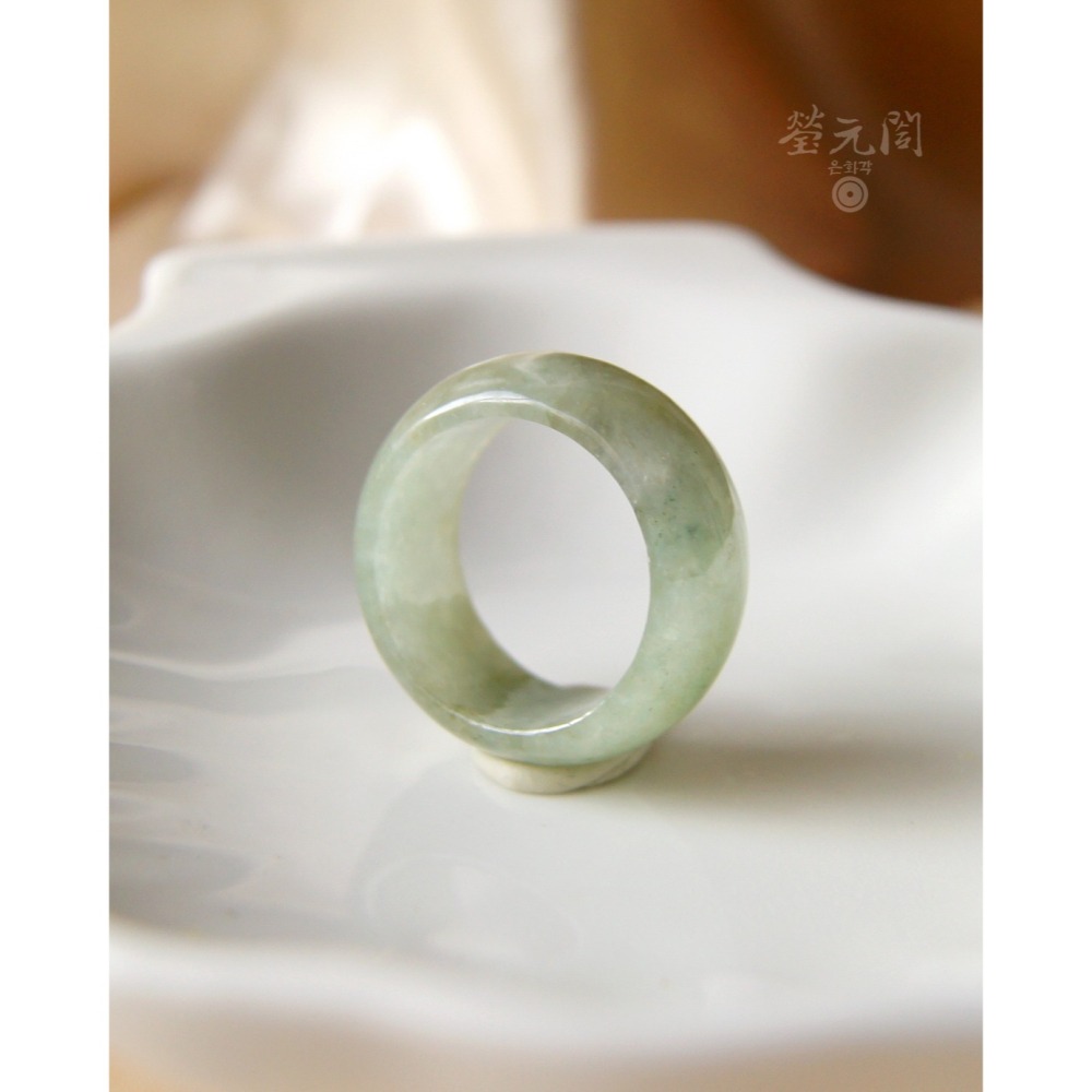【瑩元閣】《冰糯淡秋香板指玉戒》天然緬甸玉A貨/翡翠戒指/國際圍20/JR-0062現貨在台當天寄出-細節圖2