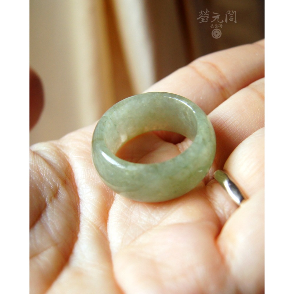 【瑩元閣】《冰糯淡秋香板指玉戒》天然緬甸玉A貨/翡翠戒指/國際圍20/JR-0062現貨在台當天寄出-細節圖6