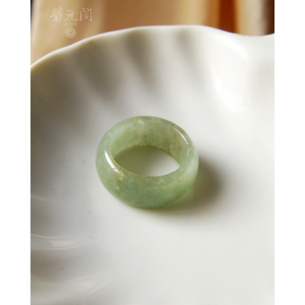 【瑩元閣】《冰糯淡秋香板指玉戒》天然緬甸玉A貨/翡翠戒指/國際圍20/JR-0062現貨在台當天寄出-細節圖8