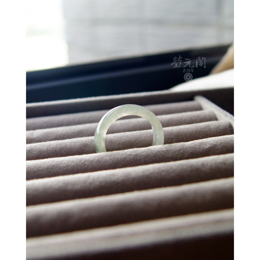 【瑩元閣】《冰玻種起膠含蜜玉戒》💍天然緬甸玉翡翠A貨/翡翠戒指/國際圍13/JR-0070現貨在台-細節圖3