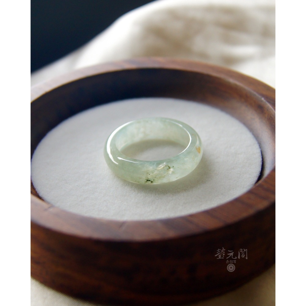 【瑩元閣】《冰玻種起膠含蜜玉戒》💍天然緬甸玉翡翠A貨/翡翠戒指/國際圍13/JR-0070現貨在台-細節圖4