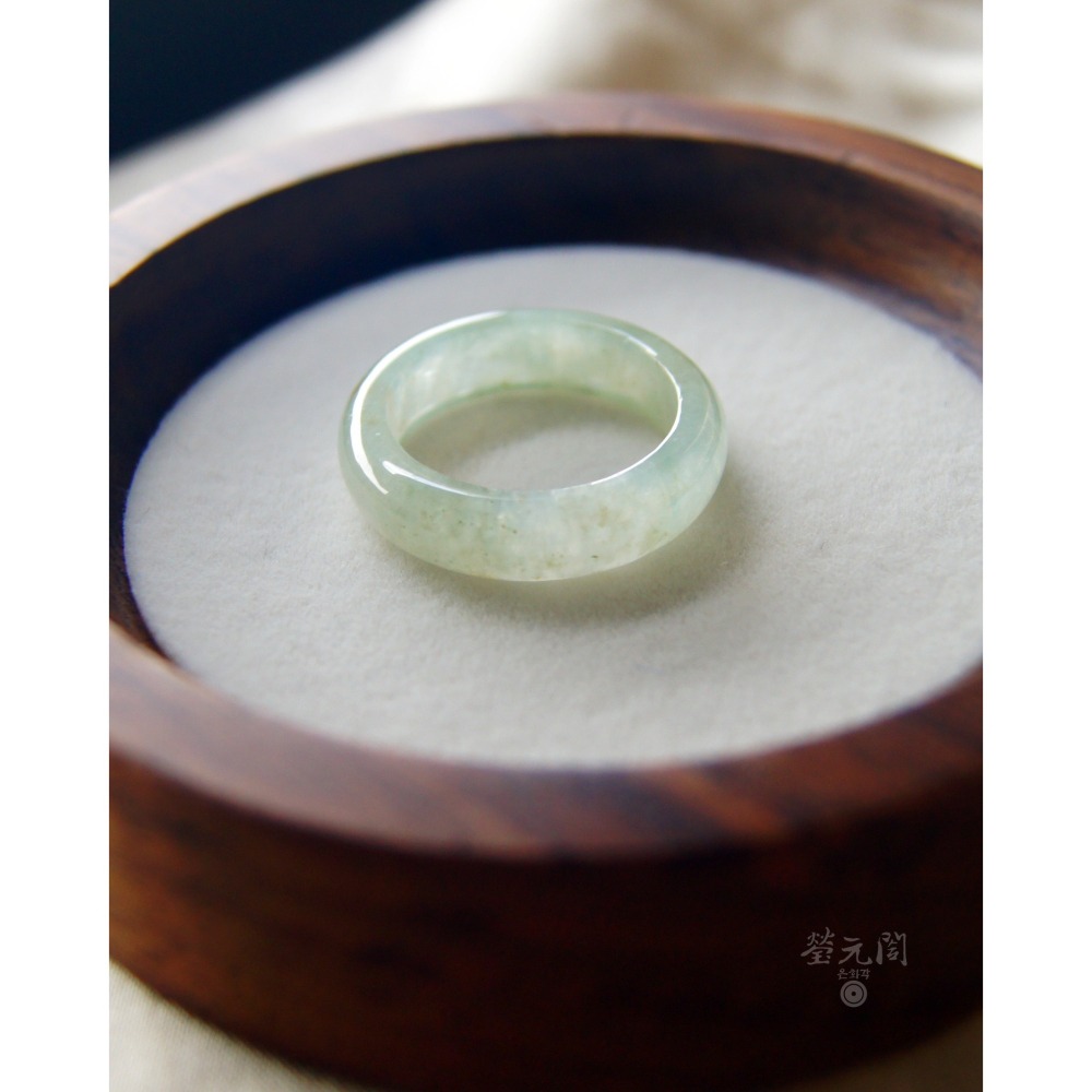 【瑩元閣】《冰玻種起膠含蜜玉戒》💍天然緬甸玉翡翠A貨/翡翠戒指/國際圍13/JR-0070現貨在台-細節圖6