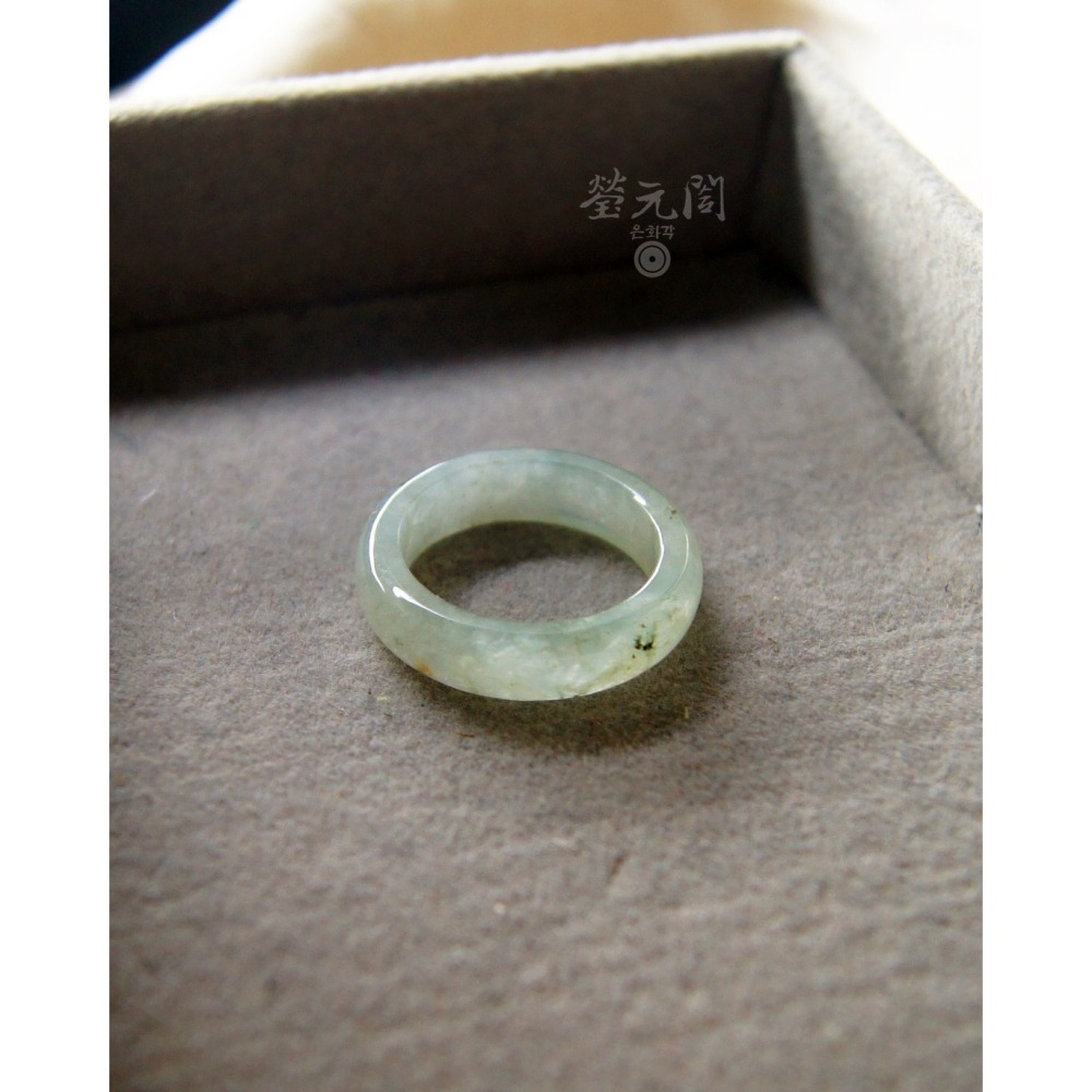 【瑩元閣】《冰玻種起膠含蜜玉戒》💍天然緬甸玉翡翠A貨/翡翠戒指/國際圍13/JR-0070現貨在台-細節圖7