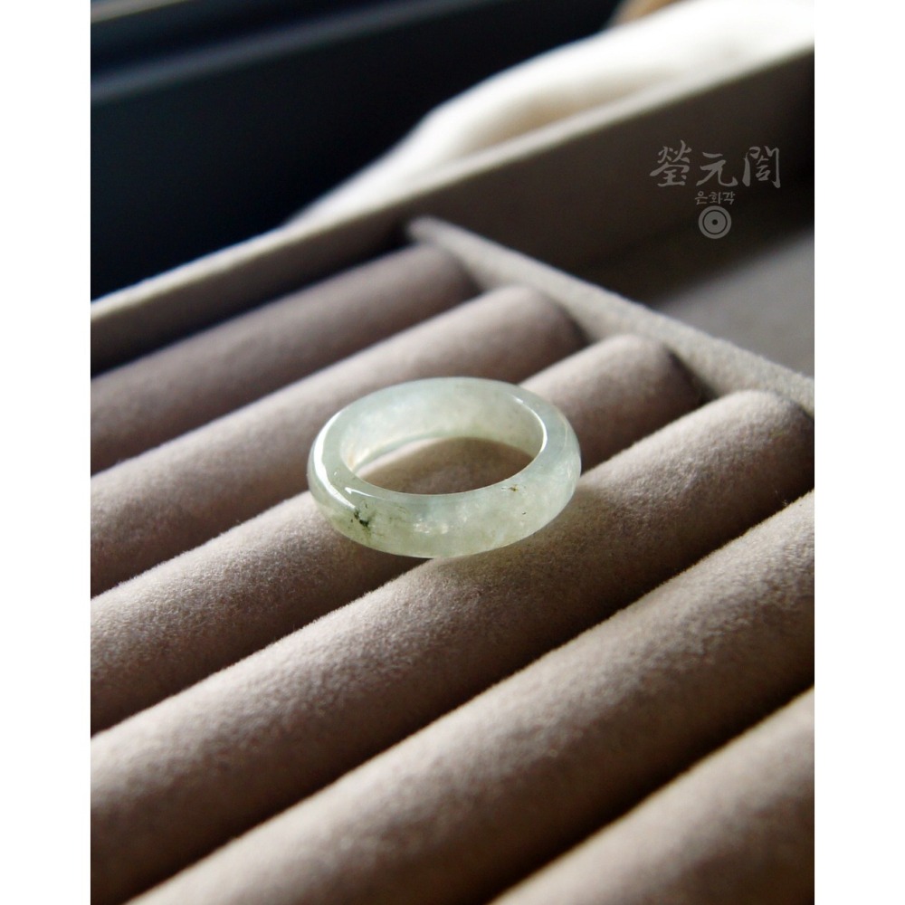 【瑩元閣】《冰玻種起膠含蜜玉戒》💍天然緬甸玉翡翠A貨/翡翠戒指/國際圍13/JR-0070現貨在台-細節圖9