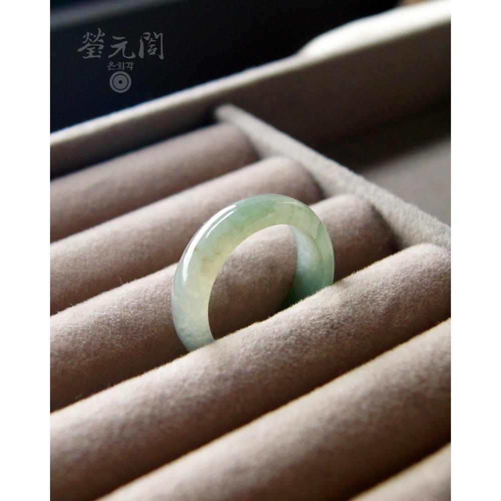 【瑩元閣】《冰玻種起膠含蜜晴水玉戒》天然緬甸玉翡翠A貨/翡翠戒指/國際圍16/JR-0071現貨在台當日寄出-細節圖2