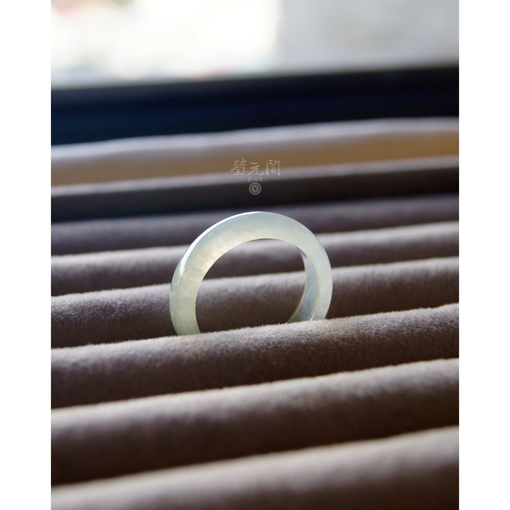 【瑩元閣】《冰玻種淡晴水起膠玉戒》天然緬甸玉翡翠A貨/翡翠戒指/國際圍15/JR-0077現貨在台當天寄出-細節圖2