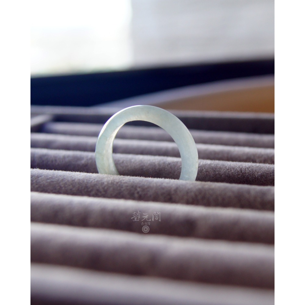 【瑩元閣】《冰玻種淡晴水起膠玉戒》天然緬甸玉翡翠A貨/翡翠戒指/國際圍15/JR-0077現貨在台當天寄出-細節圖4