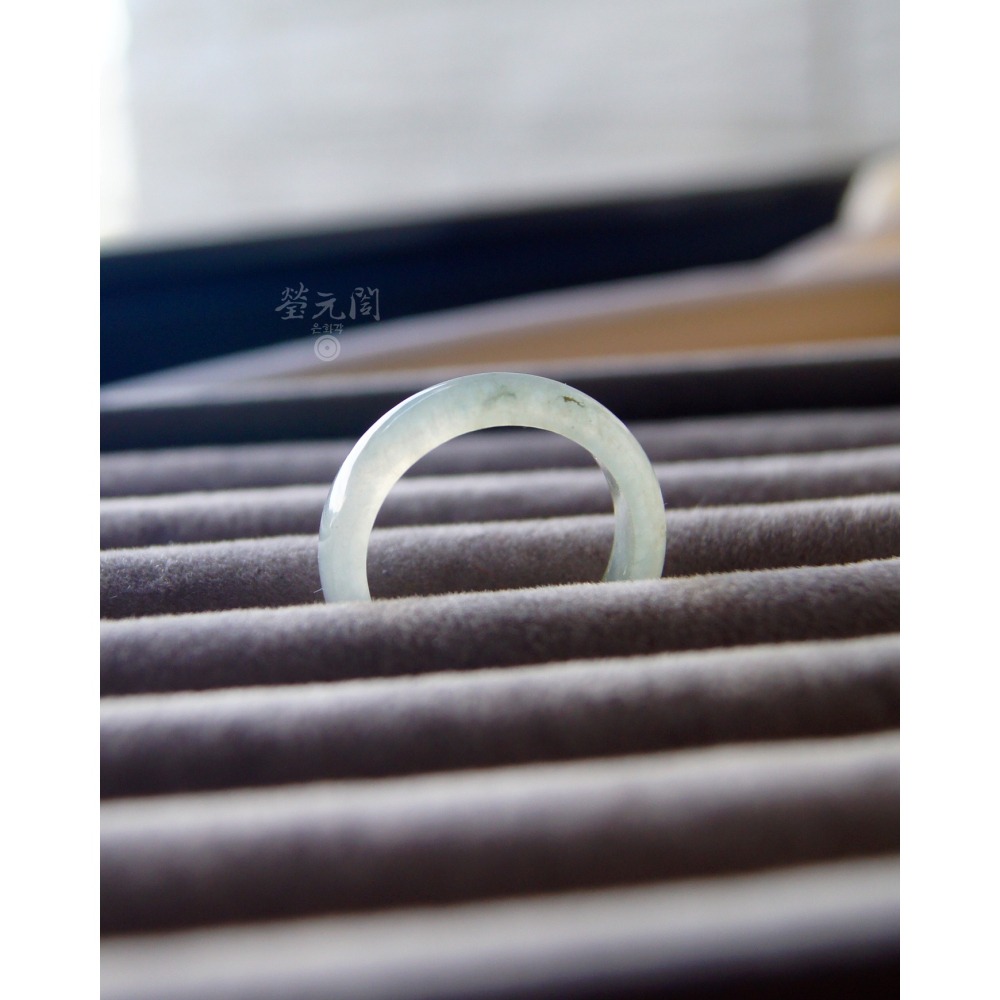 【瑩元閣】《冰玻種淡晴水起膠玉戒》天然緬甸玉翡翠A貨/翡翠戒指/國際圍15/JR-0077現貨在台當天寄出-細節圖5