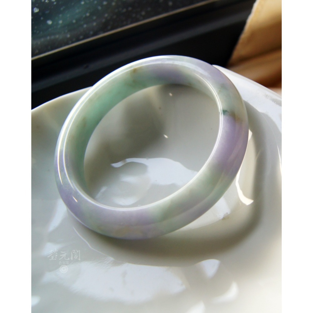 【瑩元閣】《芙蓉濃嫩紫春彩》天然緬甸玉翡翠a貨/平安鐲/手圍17.9/圈口54.8/JB-0274【附台証】現貨在台當天-細節圖3