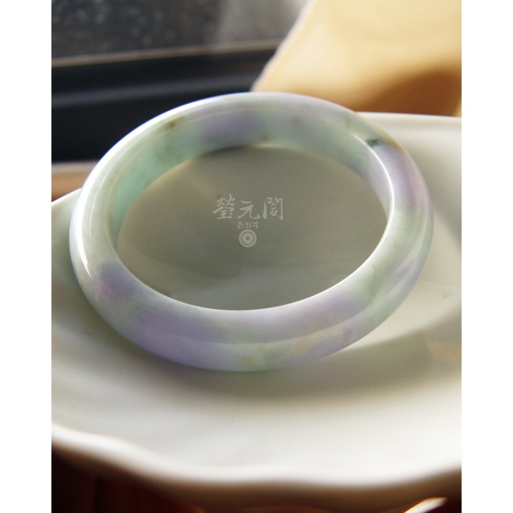 【瑩元閣】《芙蓉濃嫩紫春彩》天然緬甸玉翡翠a貨/平安鐲/手圍17.9/圈口54.8/JB-0274【附台証】現貨在台當天-細節圖4