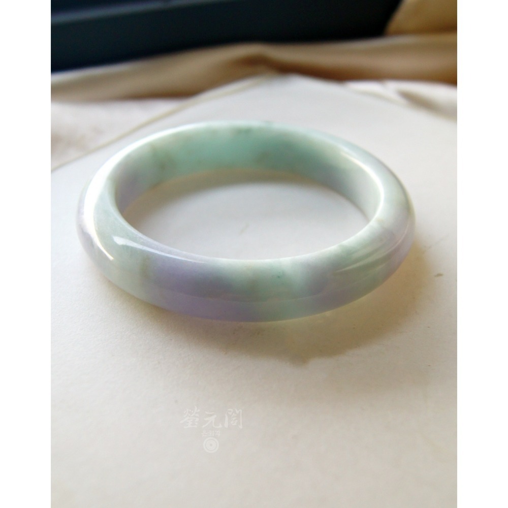 【瑩元閣】《芙蓉濃嫩紫春彩》天然緬甸玉翡翠a貨/平安鐲/手圍17.9/圈口54.8/JB-0274【附台証】現貨在台當天-細節圖5