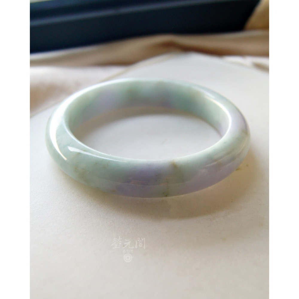【瑩元閣】《芙蓉濃嫩紫春彩》天然緬甸玉翡翠a貨/平安鐲/手圍17.9/圈口54.8/JB-0274【附台証】現貨在台當天-細節圖6