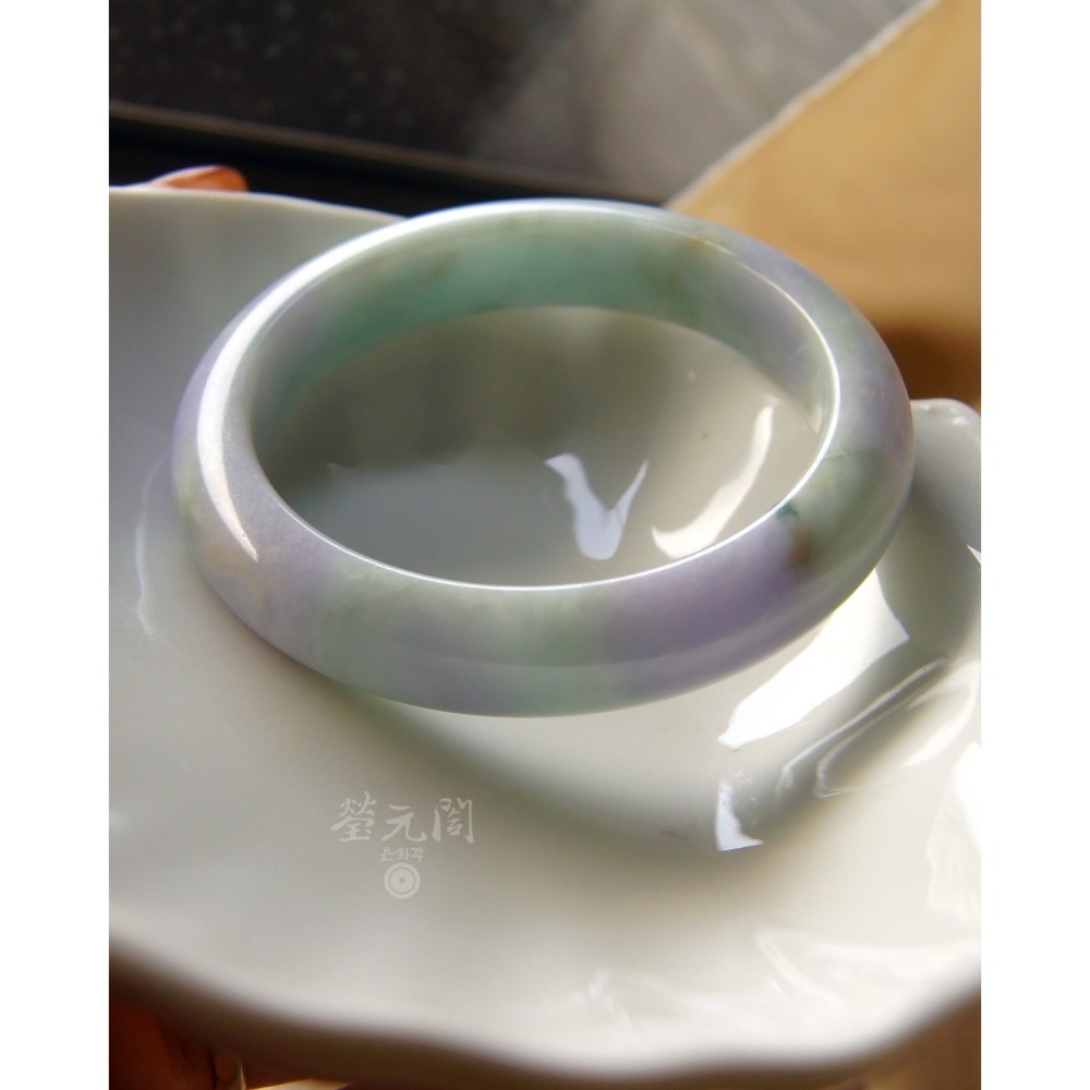 【瑩元閣】《芙蓉濃嫩紫春彩》天然緬甸玉翡翠a貨/平安鐲/手圍17.9/圈口54.8/JB-0274【附台証】現貨在台當天-細節圖8