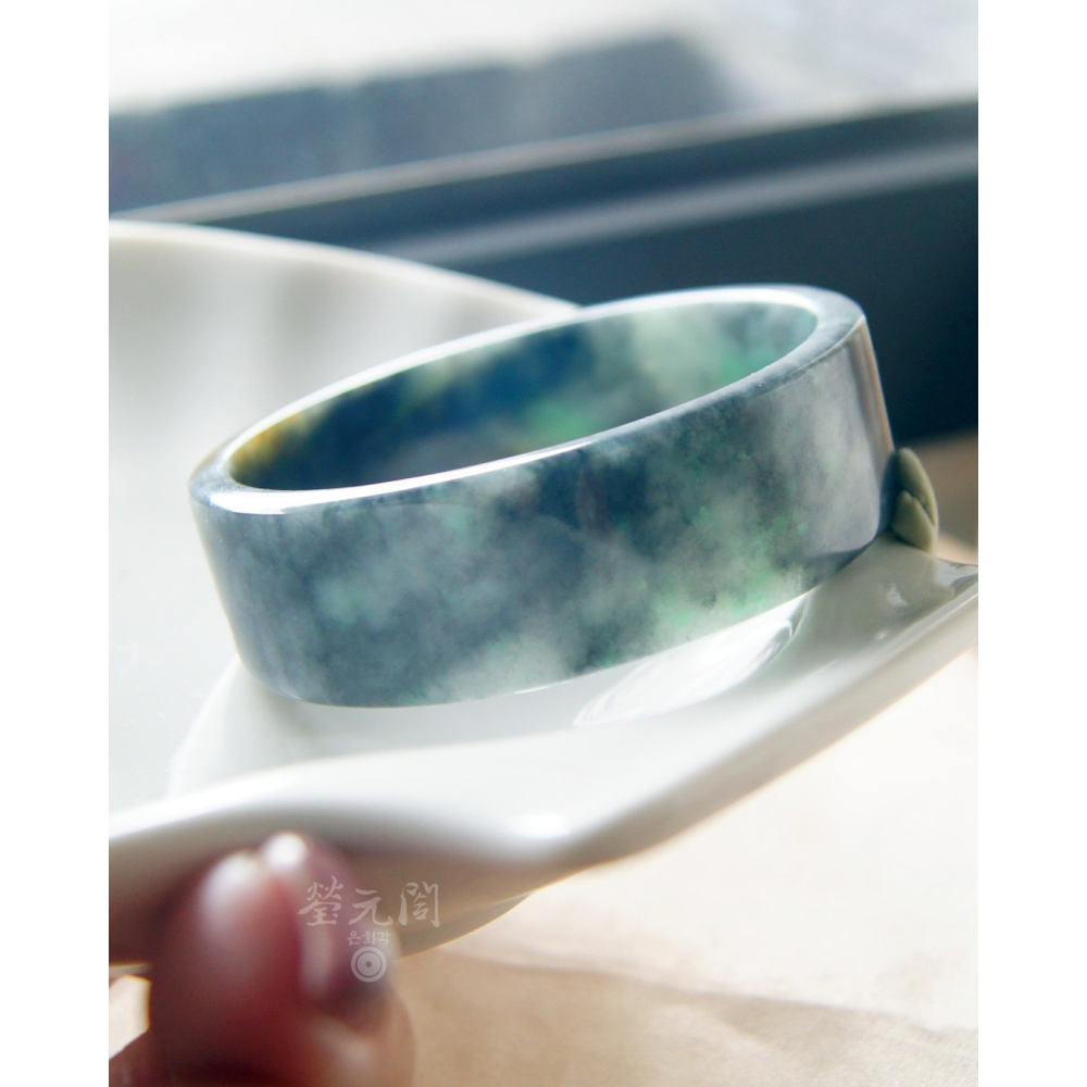 【瑩元閣】《冰糯黃翡帶翠綠烏雞》天然緬甸翡翠a貨/角鐲/手圍16.8/圈口51.3/JB-0293現貨在台當天寄出-細節圖6