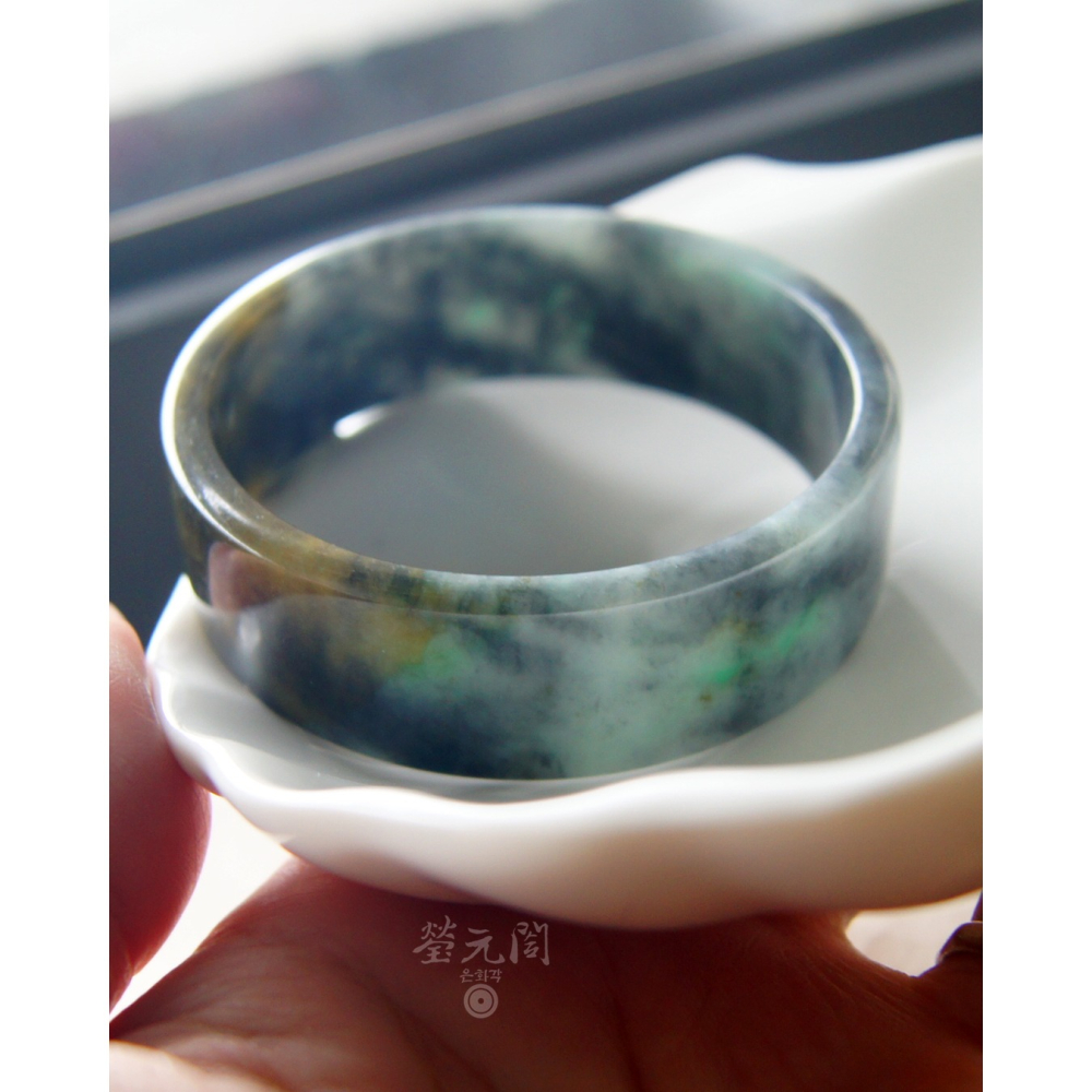 【瑩元閣】《冰糯黃翡帶翠綠烏雞》天然緬甸翡翠a貨/角鐲/手圍16.8/圈口51.3/JB-0293現貨在台當天寄出-細節圖9