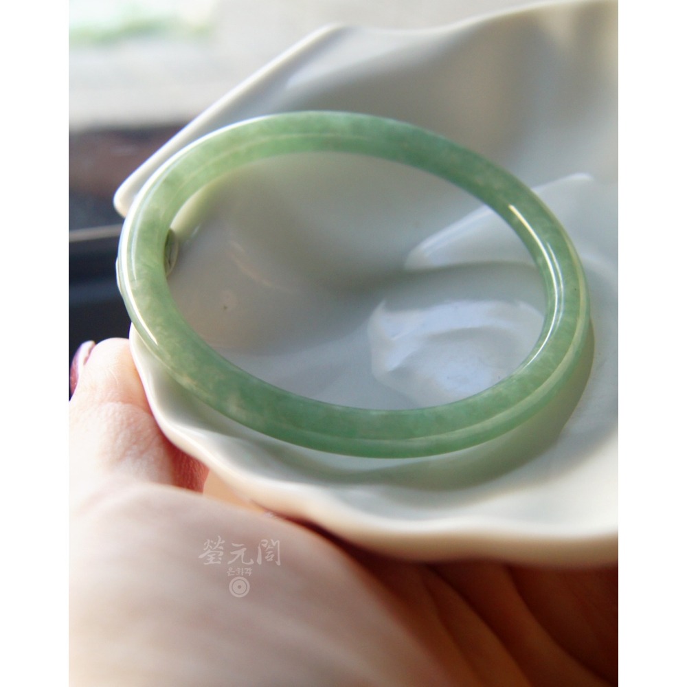 【瑩元閣】《糯冰蘋果綠》天然緬甸翡翠a貨/圓鐲/圓骨鐲/手圍18-18.5/圈口54.9/JB-0300現貨在台當天寄出-細節圖3