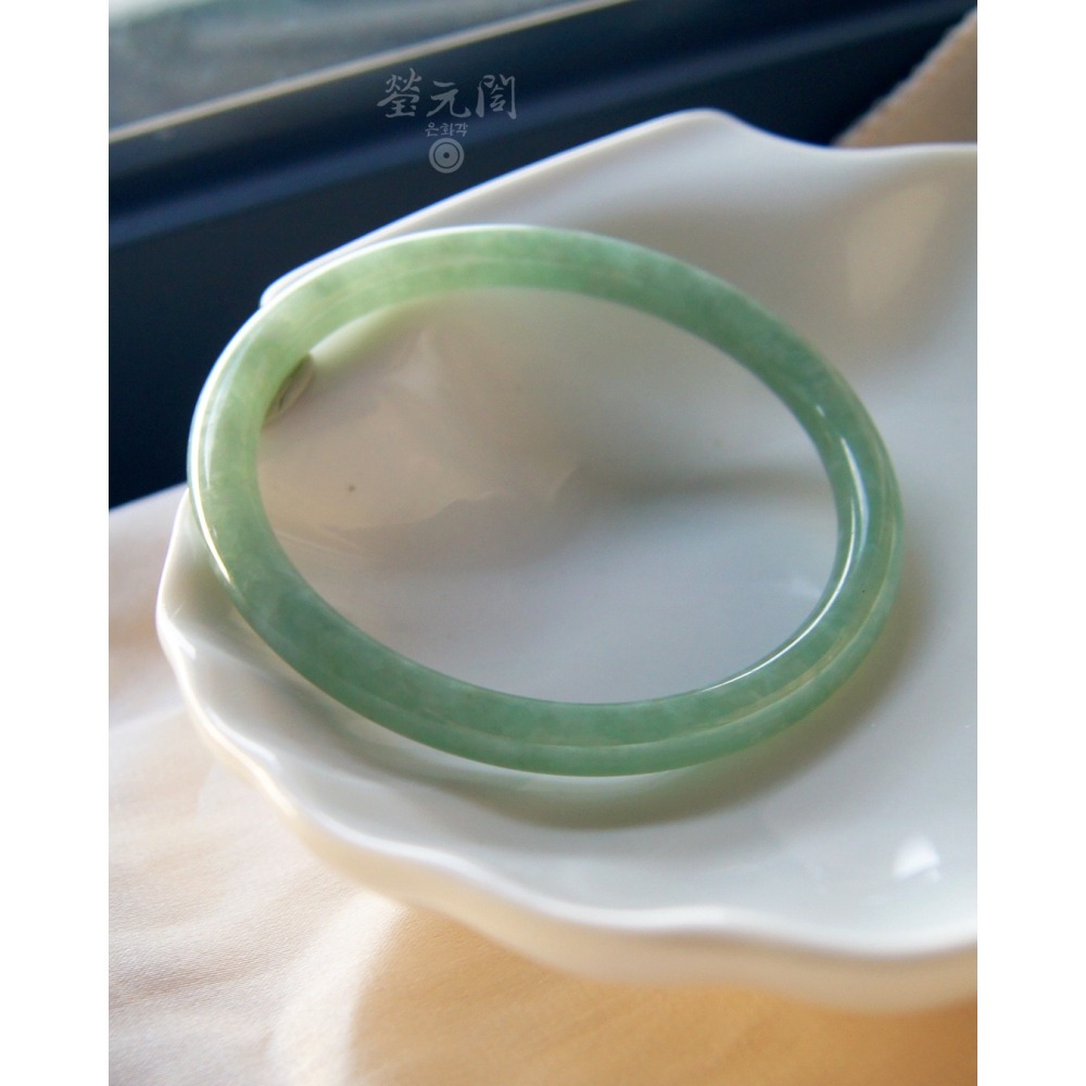 【瑩元閣】《糯冰蘋果綠》天然緬甸翡翠a貨/圓鐲/圓骨鐲/手圍18-18.5/圈口54.9/JB-0300現貨在台當天寄出-細節圖4