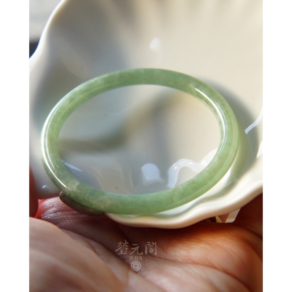 【瑩元閣】《糯冰蘋果綠》天然緬甸翡翠a貨/圓鐲/圓骨鐲/手圍18-18.5/圈口54.9/JB-0300現貨在台當天寄出-細節圖6