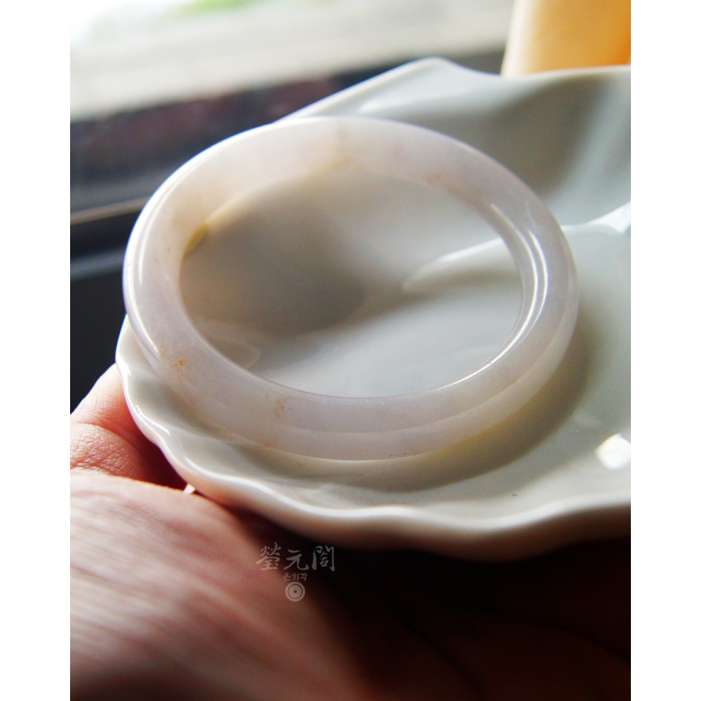 【瑩元閣】《冰糯淡奶粉紅灑蜜》天然緬甸翡翠a貨/福鐲/圓鐲/手圍18.2-19/圈口55.6/JB-0311現貨在台-細節圖4