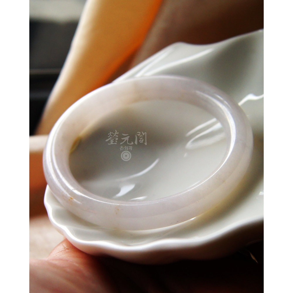 【瑩元閣】《冰糯淡奶粉紅灑蜜》天然緬甸翡翠a貨/福鐲/圓鐲/手圍18.2-19/圈口55.6/JB-0311現貨在台-細節圖5