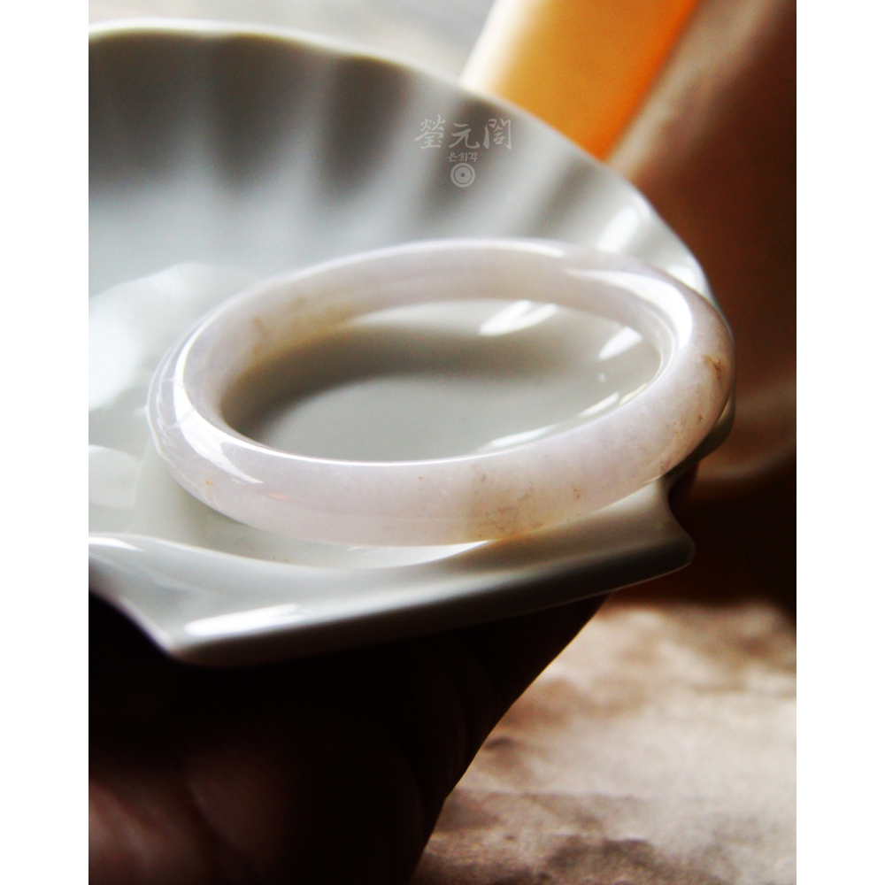 【瑩元閣】《冰糯淡奶粉紅灑蜜》天然緬甸翡翠a貨/福鐲/圓鐲/手圍18.2-19/圈口55.6/JB-0311現貨在台-細節圖6