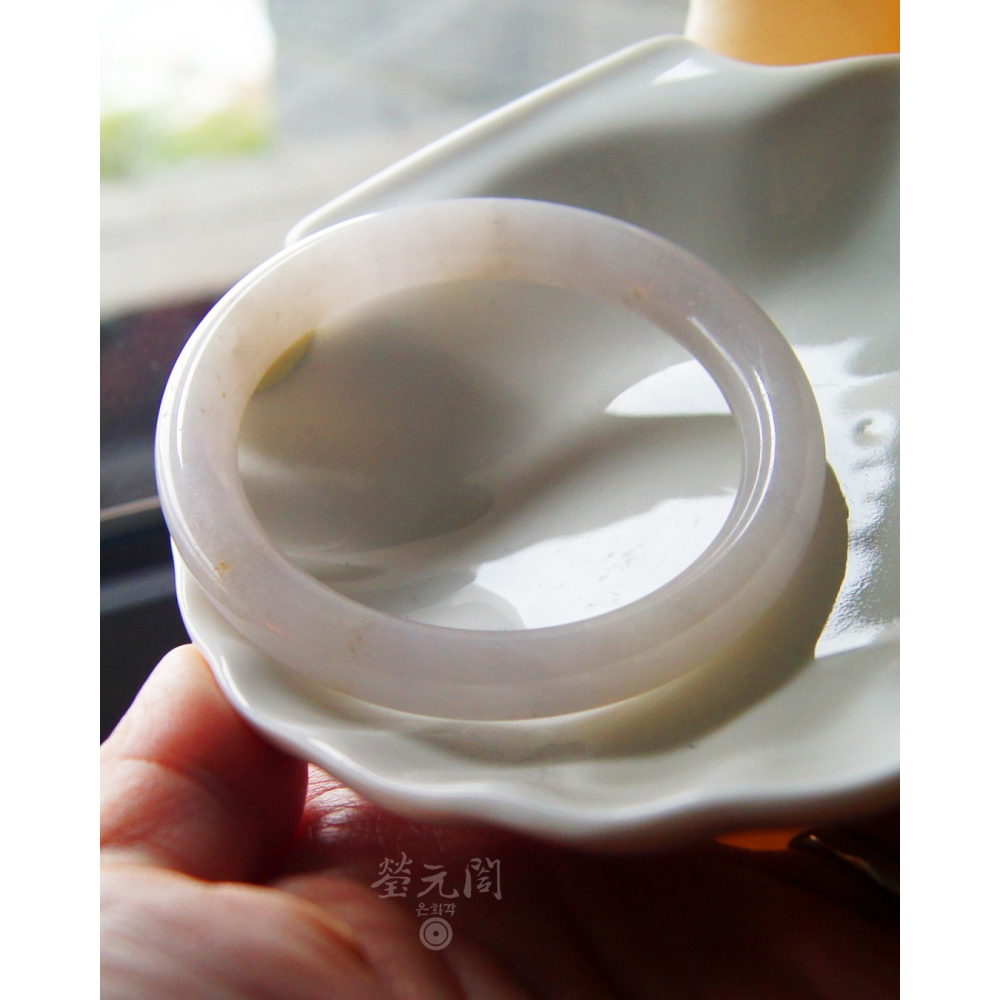 【瑩元閣】《冰糯淡奶粉紅灑蜜》天然緬甸翡翠a貨/福鐲/圓鐲/手圍18.2-19/圈口55.6/JB-0311現貨在台-細節圖7