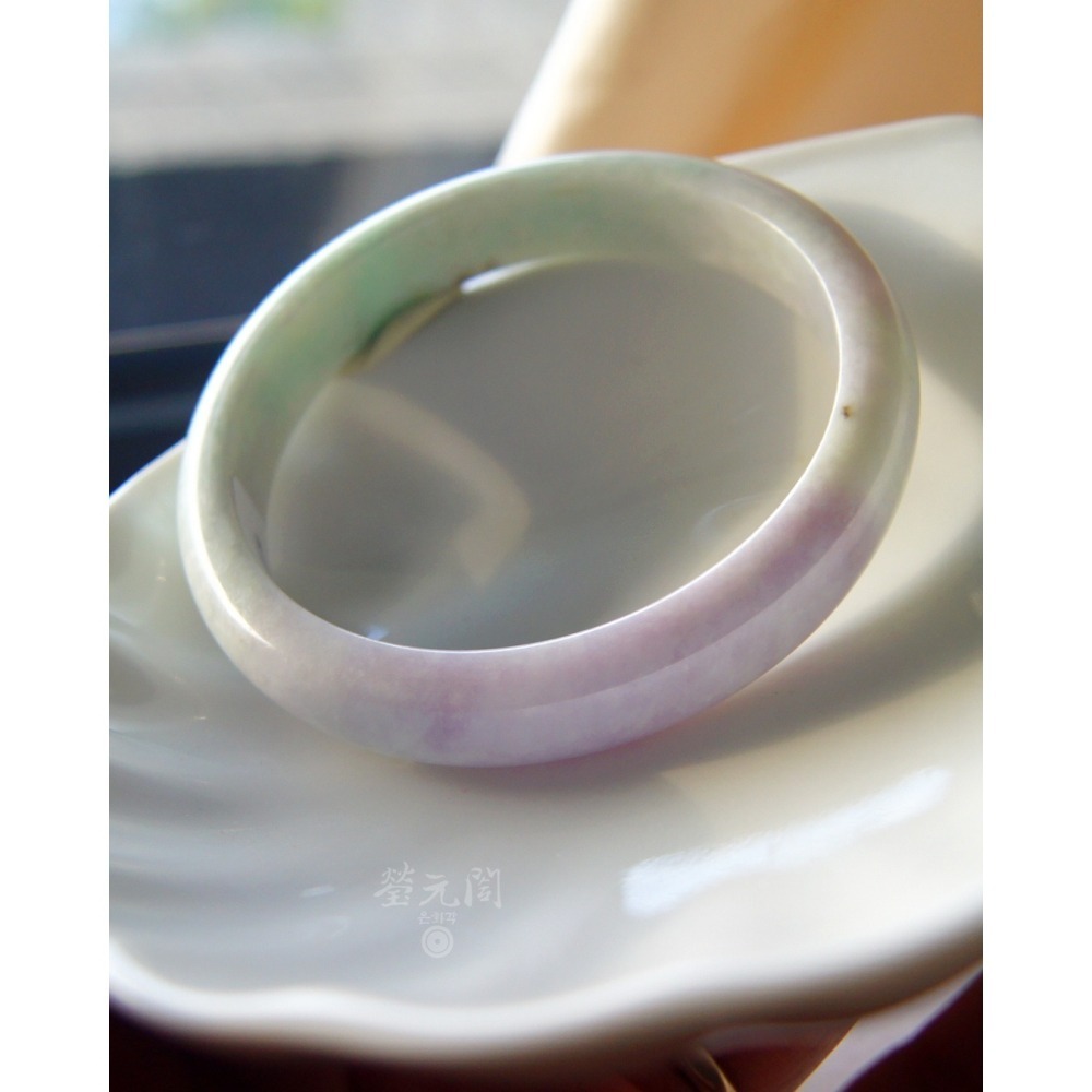 【瑩元閣】特殊色鐲《冰芙蓉濃紫紅果綠春帶彩》天然緬甸A貨翡翠/平安鐲/手圍19.2/圈口58.8/JB-0313-細節圖4