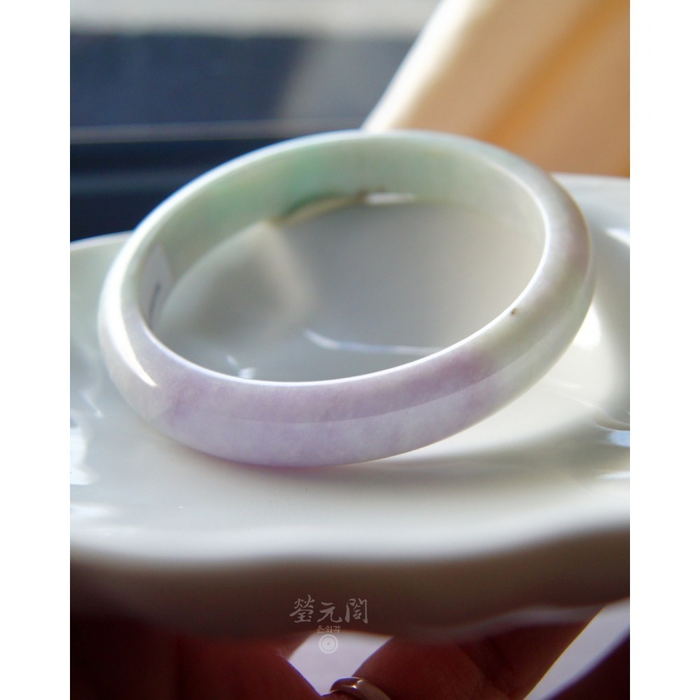 【瑩元閣】特殊色鐲《冰芙蓉濃紫紅果綠春帶彩》天然緬甸A貨翡翠/平安鐲/手圍19.2/圈口58.8/JB-0313-細節圖7