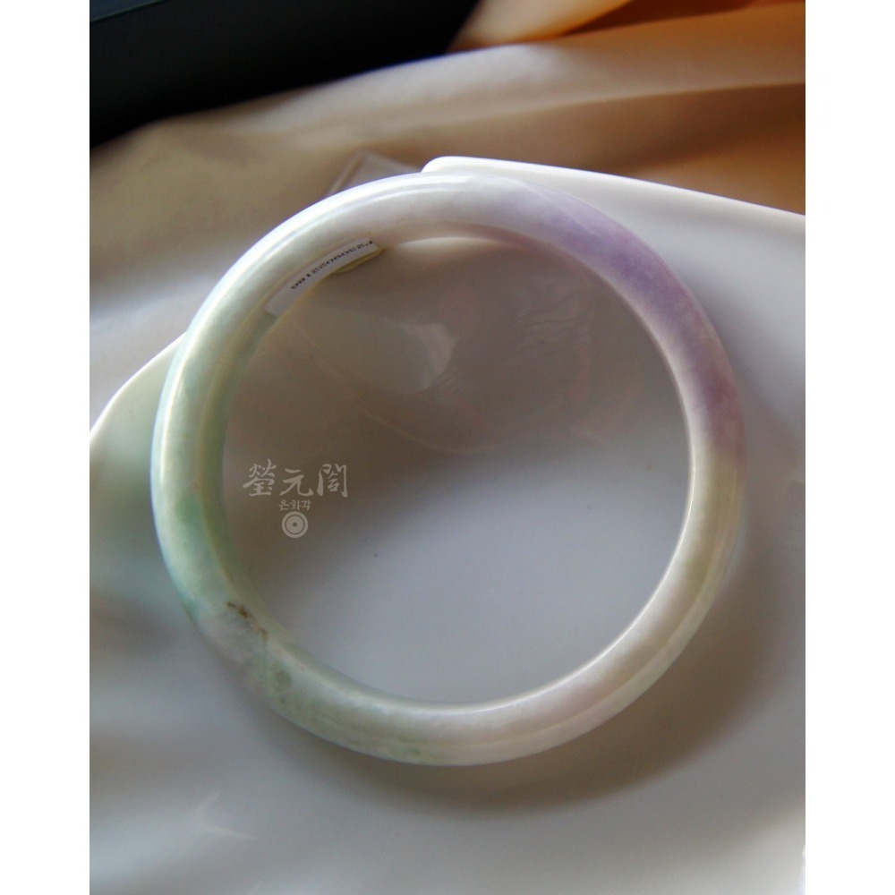 【瑩元閣】特殊色鐲《冰芙蓉濃紫紅果綠春帶彩》天然緬甸A貨翡翠/平安鐲/手圍19.2/圈口58.8/JB-0313-細節圖8