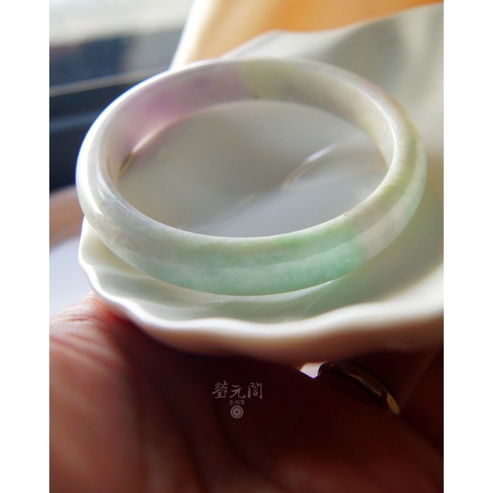 【瑩元閣】特殊色鐲《冰芙蓉濃紫紅果綠春帶彩》天然緬甸A貨翡翠/平安鐲/手圍19.2/圈口58.8/JB-0313-細節圖10