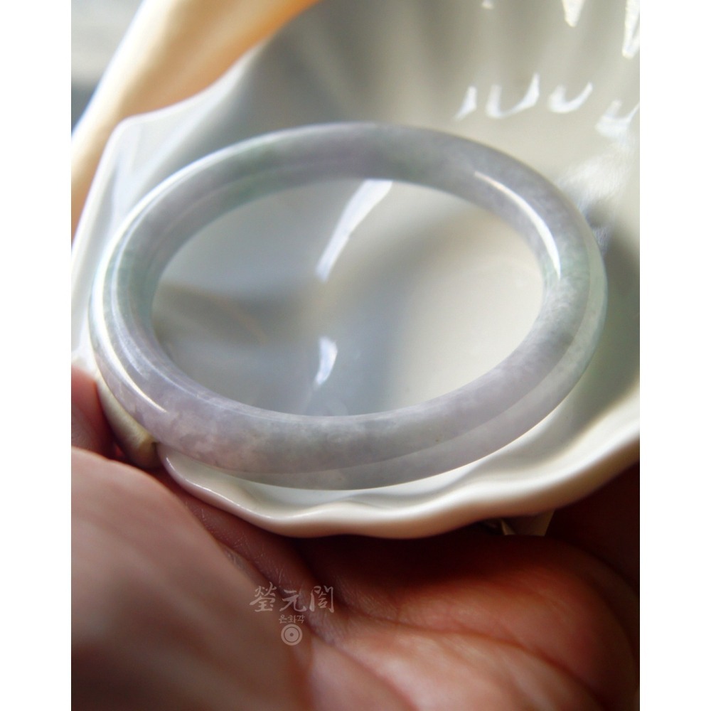 【瑩元閣】《冰糯種淡春彩》天然A級緬甸翡翠/圓鐲/圓骨鐲/手圍18.4-19/圈口56.3/JB-0314現貨在台-細節圖6
