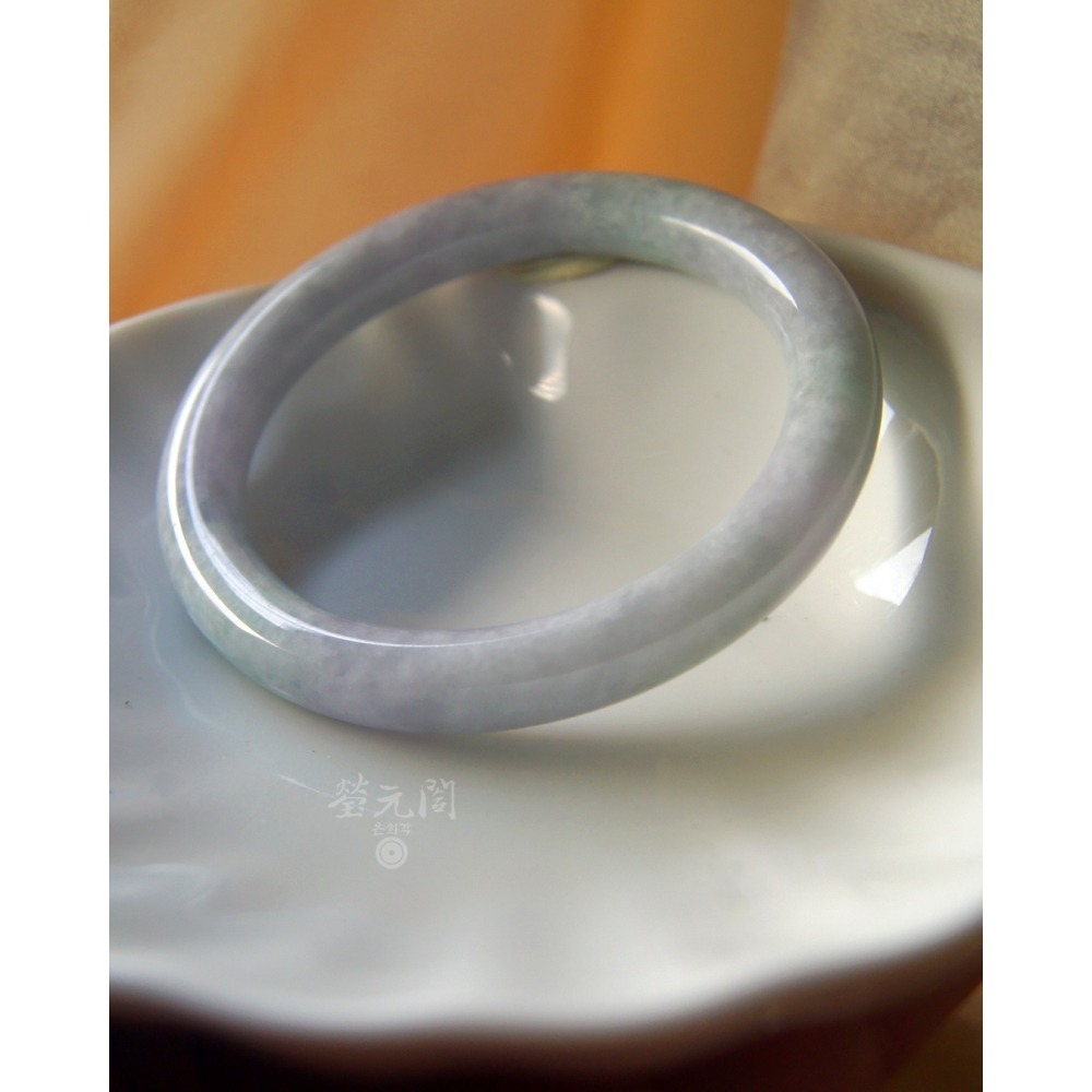 【瑩元閣】《冰糯種淡春彩》天然A級緬甸翡翠/圓鐲/圓骨鐲/手圍18.4-19/圈口56.3/JB-0314現貨在台-細節圖7