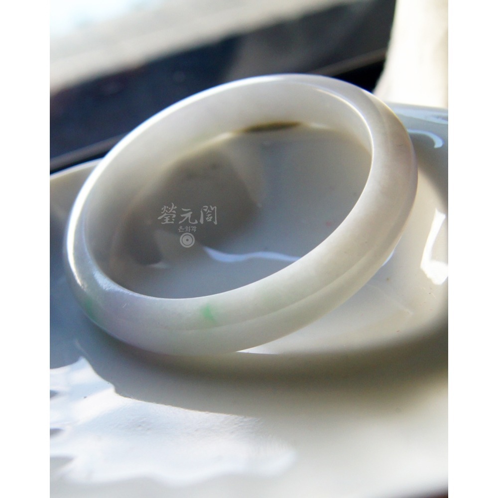 【瑩元閣】《冰糯淡春彩輕飄翠花》天然緬甸玉翡翠a貨/平安鐲/手圍18.3/圈口55.6/JB-0317現貨在台當天寄出-細節圖4