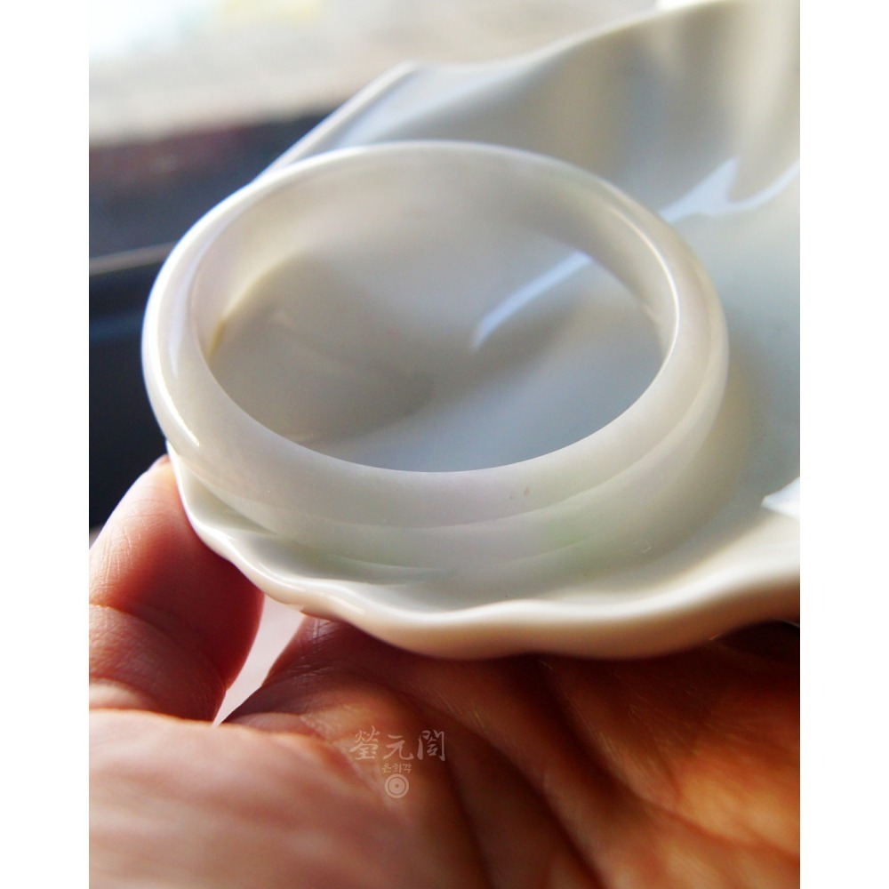 【瑩元閣】《冰糯淡春彩輕飄翠花》天然緬甸玉翡翠a貨/平安鐲/手圍18.3/圈口55.6/JB-0317現貨在台當天寄出-細節圖5